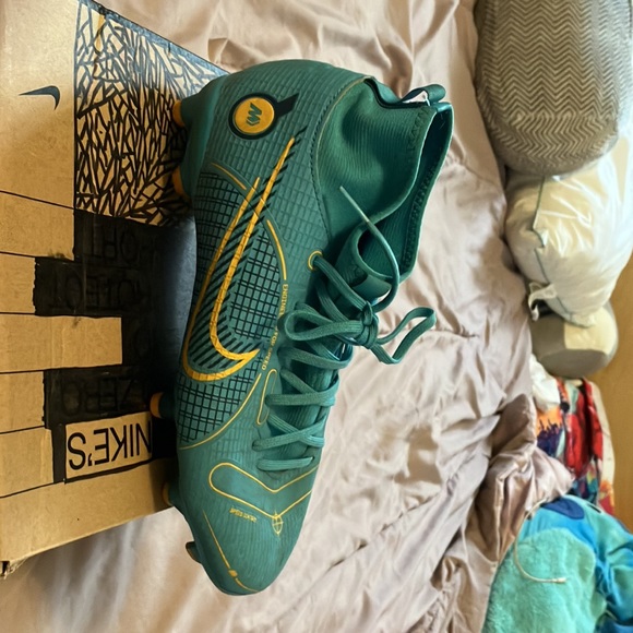 These are used Nike soccer cleats, very good quality and condition. - Picture 5 of 6